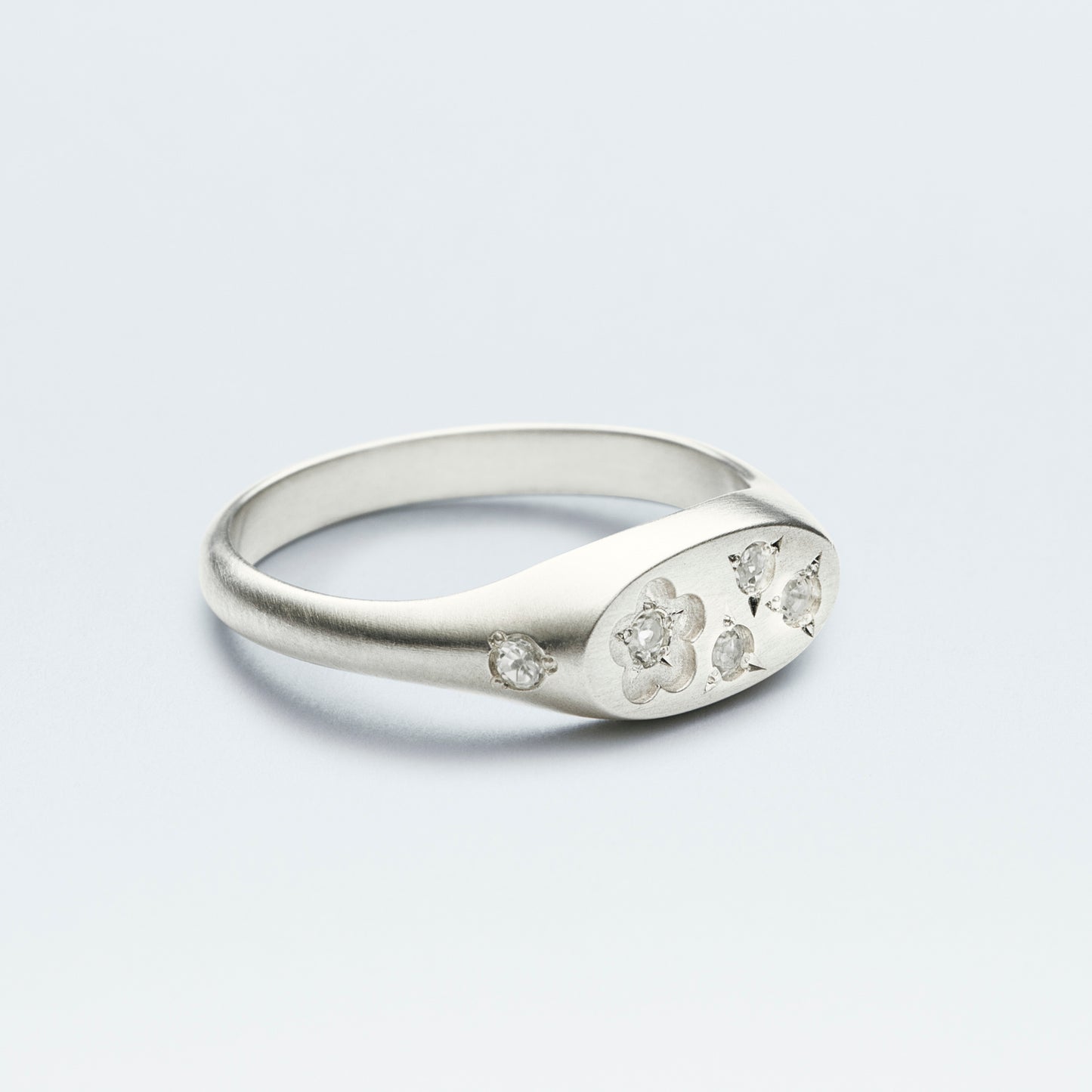 Flower Signet Ring Mini / Silver925 / White